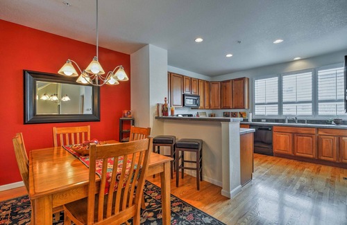 Belmar House | 'Belmar Rowhome' - Walkable & Close to Denver!