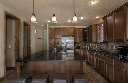 Fraser House | Big 3 Story Home, Shuttle, Hot Tub, Close!