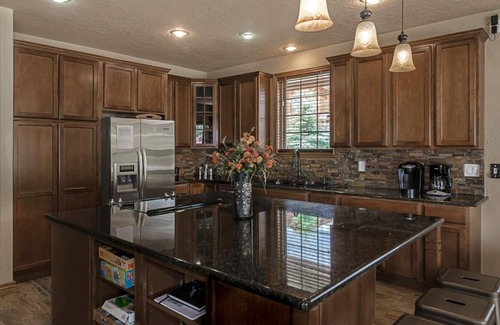 Fraser House | Big 3 Story Home, Shuttle, Hot Tub, Close!