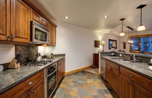 Steamboat Springs Condo | BL6102 | Unforgettable Mtn Getaway | 4 Pools | Walk to Mountain | Air Chilling