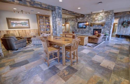 River Run House | Black Bear 8052 by SummitCove Lodging