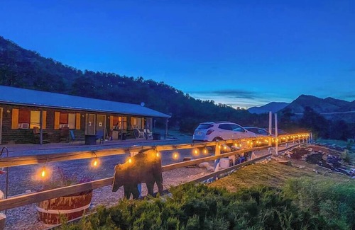 Howard House | Black Bear Lodge 5 Su
