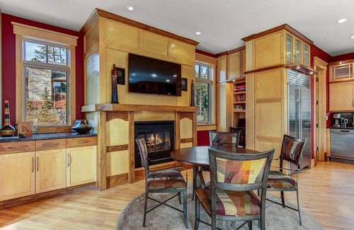 Copper Mountain House | Book for Fall! Ski-in/Ski-out Copper Mountain Home! Hot tub! Pool Table! Views!