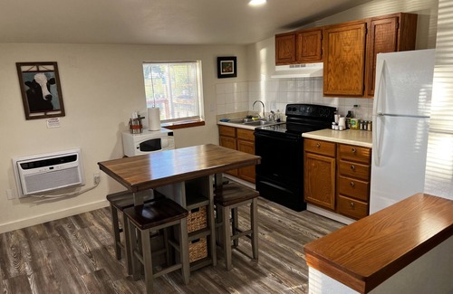 Delta Hotel | Boutique hotel on 20 acres alongside Gunnison River! A perfect basecamp for fishing, wine tasting of whatever adventure you choose.