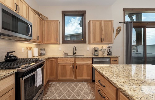 Fraser Condo | Brand New Condo Near Winter Park - Free Shuttle To Ski Resort- Private Hot Tub