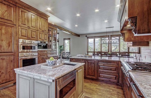 The Highlands House | Breck Escape: Spacious 6BR mountain retreat in Breckenridge, perfect for 12 guests!