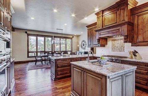 The Highlands House | Breck Escape: Spacious 6BR mountain retreat in Breckenridge, perfect for 12 guests!