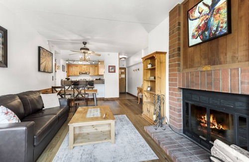Peak 9 Condo | Breckenridge Ski In Ski Out Condo, Great Views, Pool & Hot Tubs, Walk to Town