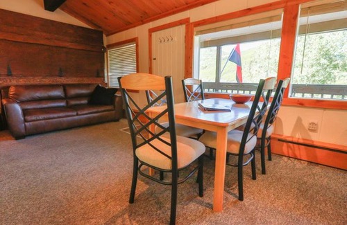 Glenwood Springs Apartment | Brettelberg Slopeside Condos E8