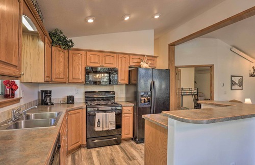Idaho Springs Cabin | Bright Idaho Springs Cabin w/ Mountain Views!