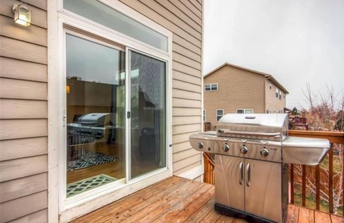 Pleasant View House | Bright Open Layout With Great Access to Outdoor Spaces THE Gateway to Colorado!