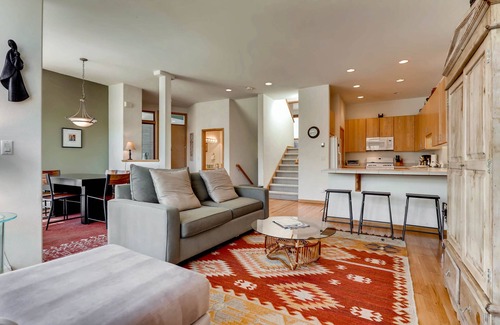 Vail Condo | Bright Spacious MultiLevel Villa w Views, SAV4B