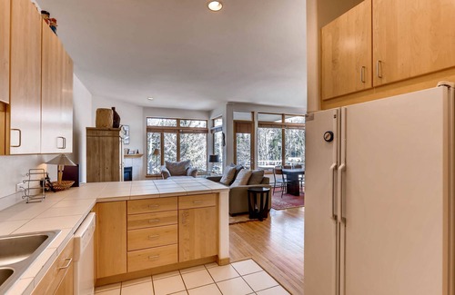Vail Condo | Bright Spacious MultiLevel Villa w Views, SAV4B