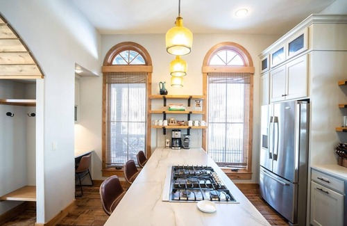 Buena Vista House | Bring the whole family to this amazing 4 bedroom home with lots of room to spread out