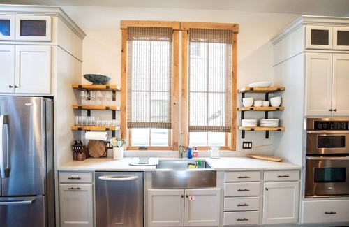 Buena Vista House | Bring the whole family to this amazing 4 bedroom home with lots of room to spread out