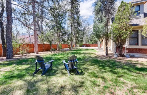 Broadmoor House | Broadmoor Estate ✩ HotTub & Fire Pit ✩ Prime Location