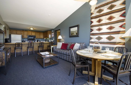 Steamboat Springs Condo | BT606 | Brilliant View | Excellent Amenities | Ski In | Hot Tub | Winter Shuttle