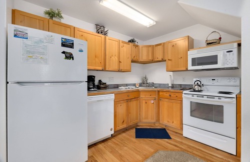 Fall River Estates Condo | Bugle Pointe B23 River View!