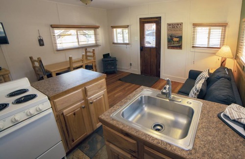 Estes Park Cabin | Cabin ∙ 1 bedroom ∙ 4 guests