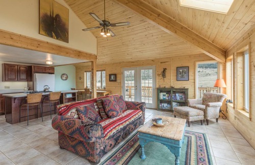 Creede Cabin | Cabin ∙ 3 bedrooms ∙ 5 guests
