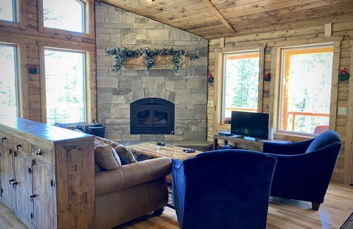Valley of the Sun Cabin | Cabin ∙ 3 bedrooms ∙ 6 guests