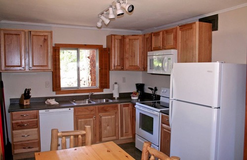 Estes Park Cabin | Cabin ∙ 3 bedrooms ∙ 6 guests