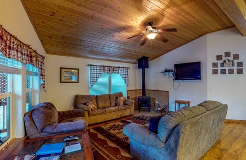 South Fork Cabin | Cabin ∙ 3 bedrooms ∙ 8 guests