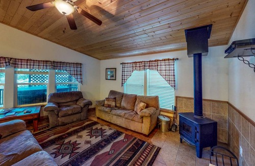 South Fork Cabin | Cabin ∙ 3 bedrooms ∙ 8 guests
