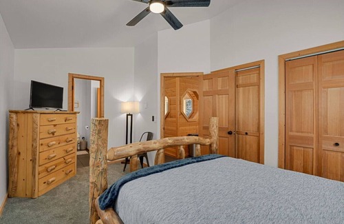 Spring Valley House | Cabin in the Woods*Hot tub*Private