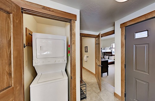 Copper Mountain Village Condo | Cache at Union Creek Condo w/Mountain Views, Shared Pool/Hot Tub, Walk to Lifts