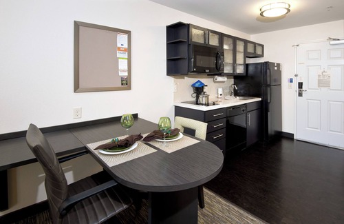 Greeley Hotel | Candlewood Suites Greeley by IHG