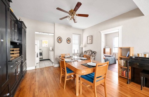 Capitol Hill Condo | Capitol Hill Den