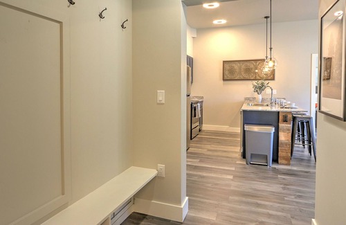 Glenwood Springs Apartment | Caverns Village Condo #309, Steps from Iron Mt. Hot Spgs, Near Gondola & Downtwn
