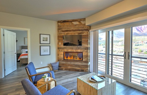 Glenwood Springs Apartment | Caverns Village Condo #209, Steps from Iron Mt. Hot Spgs, Near Gondola & Downtwn
