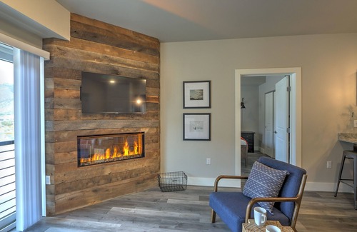 Glenwood Springs Apartment | Caverns Village Condo #207, Steps from Iron Mt. Hot Spgs, Near Gondola & Downtwn