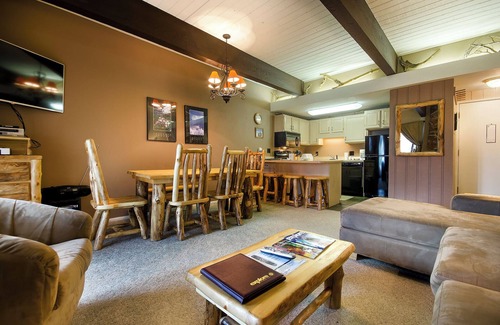 Steamboat Springs Condo | CB216 | Charming Ground Floor Condo | Pool/Hot Tub | Ski In/Out | Winter Shuttle