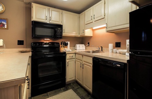 Steamboat Springs Condo | CB216 | Charming Ground Floor Condo | Pool/Hot Tub | Ski In/Out | Winter Shuttle