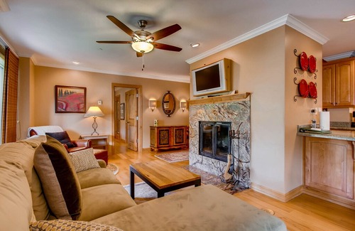Beaver Creek Apartment | Centennial 2 Bedroom Condo Unit 21
