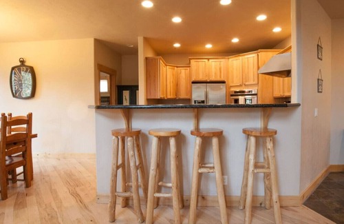 Keystone House | Center of town, near lake, amazing clubhouse