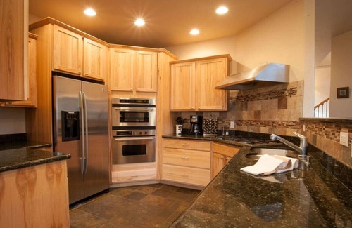 Keystone House | Center of town, near lake, amazing clubhouse