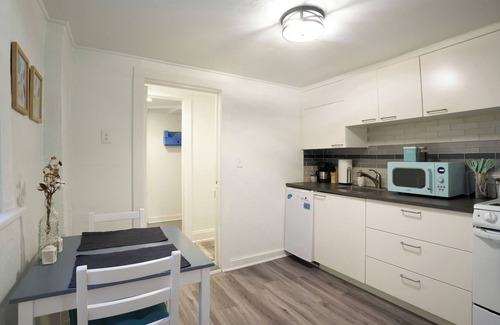 Cheesman Park Apartment | Charming 1-bedroom garden level apartment in Denver historic neighborhood