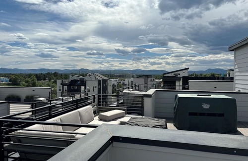 West Colfax House | Charming 2-bedroom townhome with superb rooftop patio views, AC, and internet