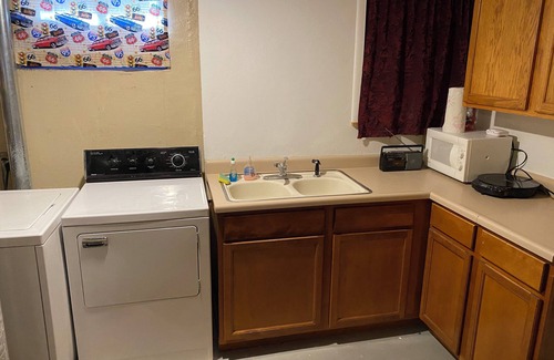 Southeast Colorado Springs House | Charming 3-bedroom house with WiFi and AC in lovely Colorado Springs