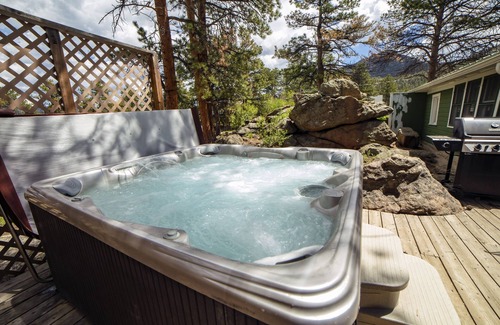 Estes Park Cabin | Charming cabin, next to National Park