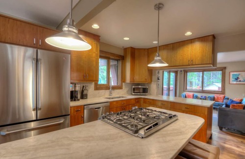 Breckenridge Heights House | Charming + Hot Tub + Close to slopes - Breck Bicycle House