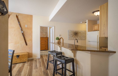 Fraser House | Charming Mountain Townhouse – Walk to Shuttle, 3 Miles to Downtown