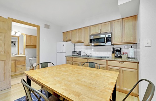Four O'Clock Condo | Charming One-Bedroom. Walk to Town, Near Hiking/Biking l wp33b