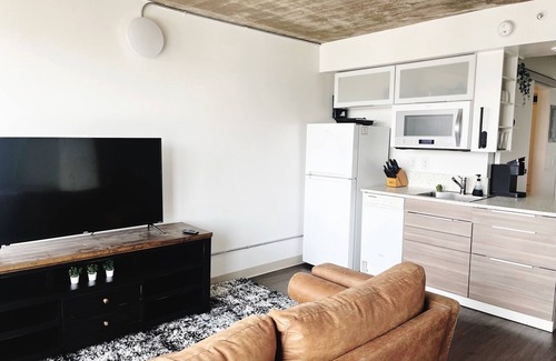 Jefferson Park Apartment | Charming Studio Mins to Downtown
