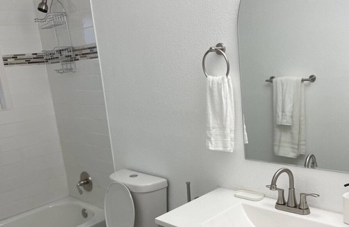 Northeast Park Hill House | Cheerful updated 3bed room house