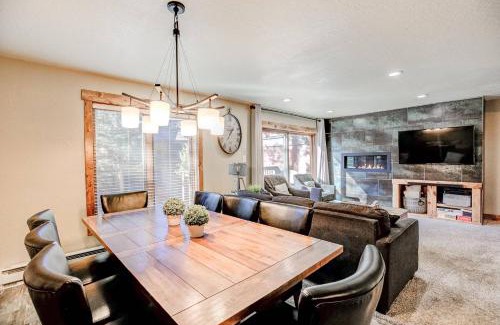 Warrior's Mark House | Chic 2BR Condo-Walk to Main St & Skiing